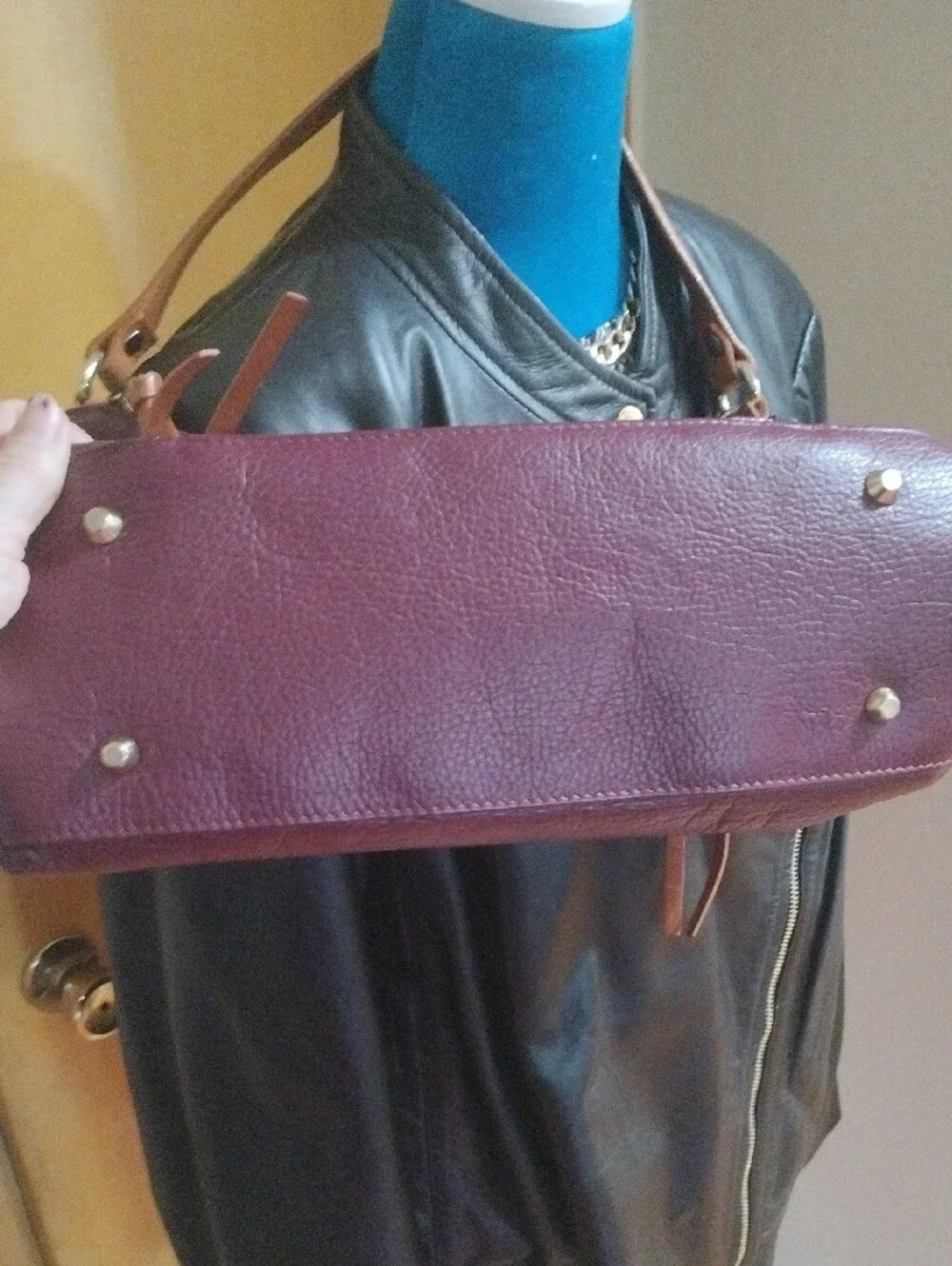 Valentina Italia plum pebbled